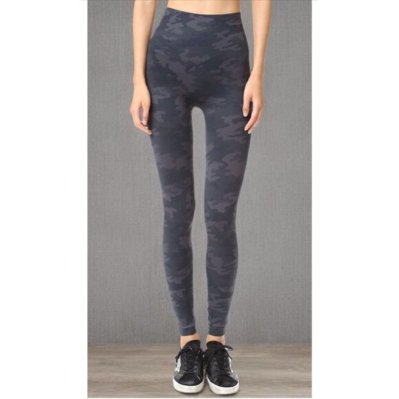 NWT Spanx Seamless High Waist EcoCare Leggings Pants in Black Camo - Small - Picture 3 of 9